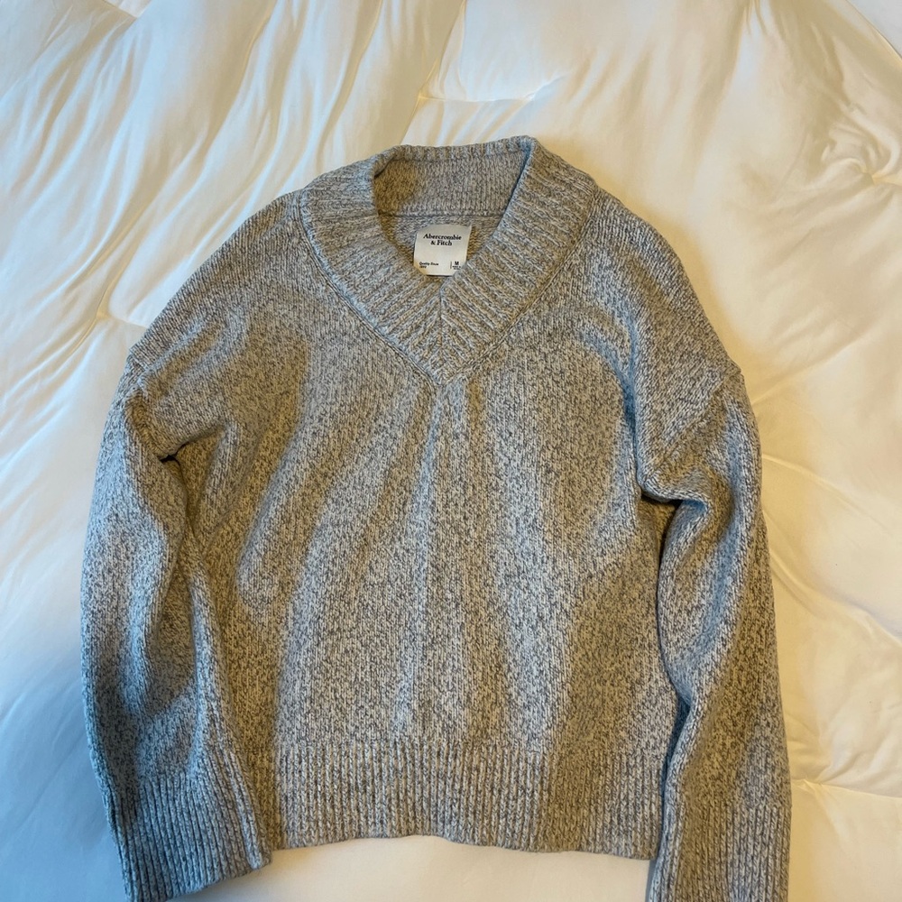 Abercrombie & Fitch Light Gray V-Neck Sweater